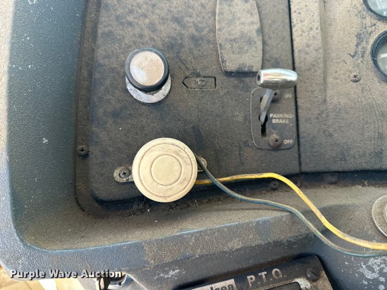 image for item ES1024 1985 Ford L7000 hook lift truck with tank