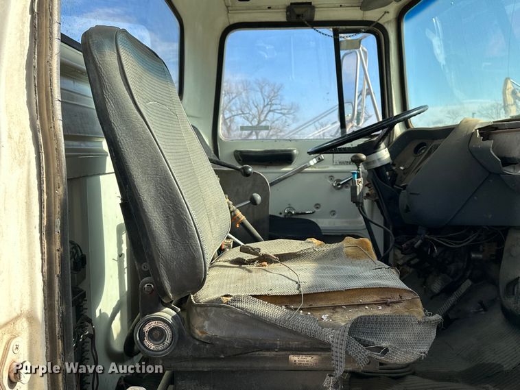 image for item ES1024 1985 Ford L7000 hook lift truck with tank