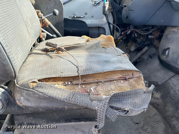 image for item ES1024 1985 Ford L7000 hook lift truck with tank