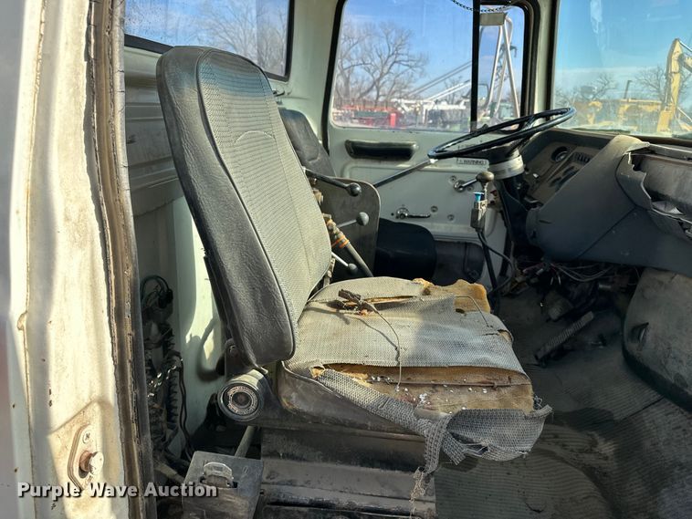 image for item ES1024 1985 Ford L7000 hook lift truck with tank