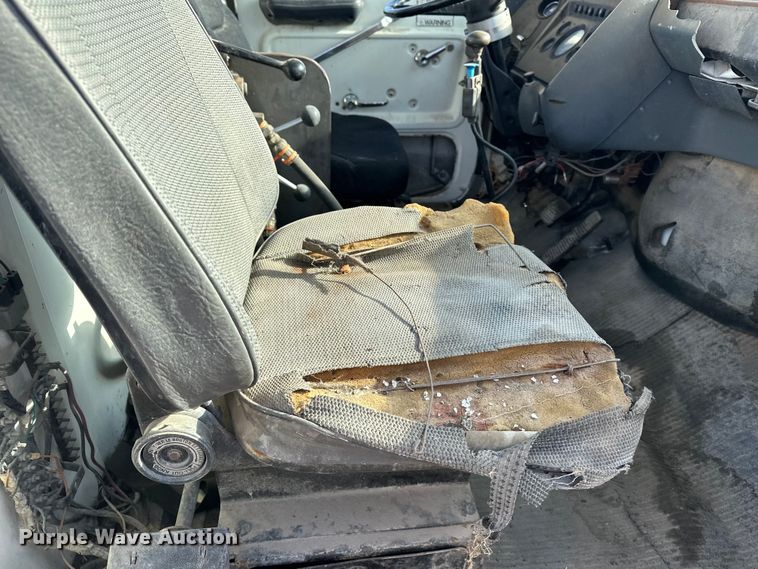 image for item ES1024 1985 Ford L7000 hook lift truck with tank