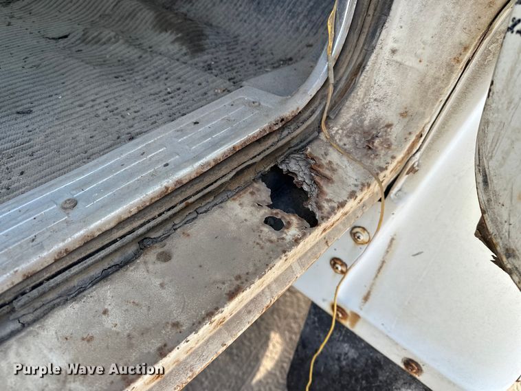 image for item ES1024 1985 Ford L7000 hook lift truck with tank