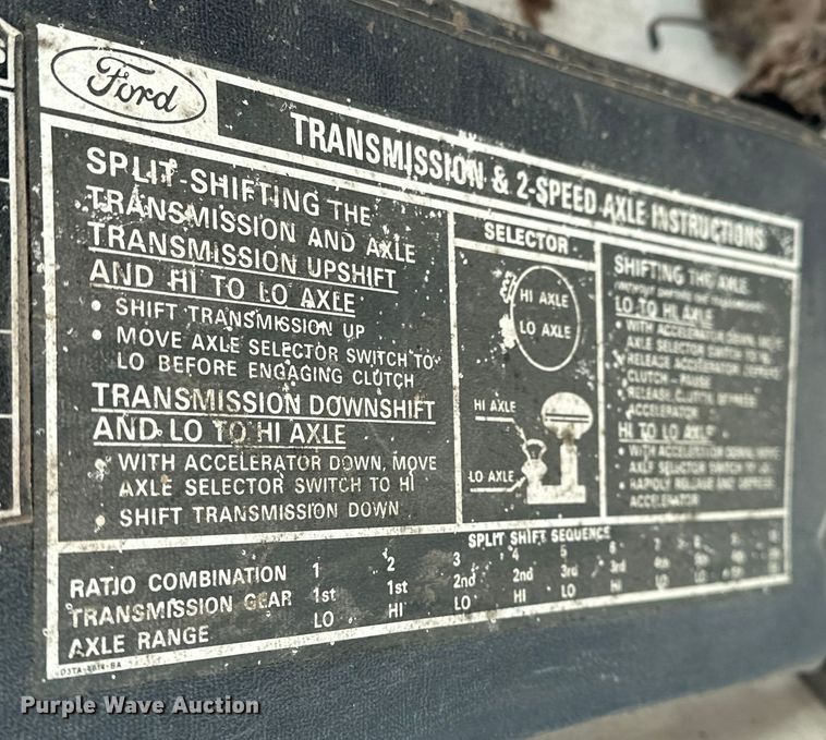 image for item ES1024 1985 Ford L7000 hook lift truck with tank