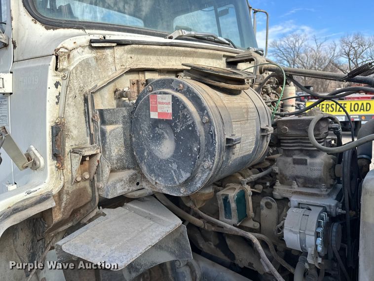 image for item ES1024 1985 Ford L7000 hook lift truck with tank