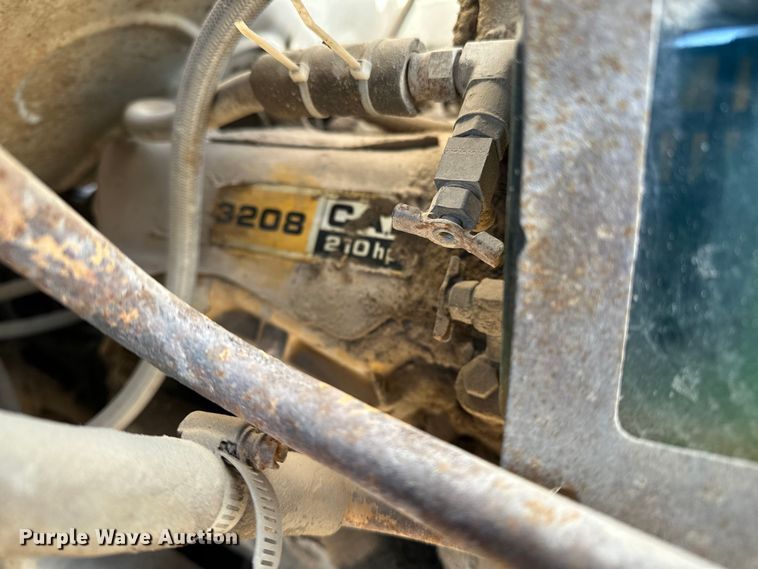 image for item ES1024 1985 Ford L7000 hook lift truck with tank