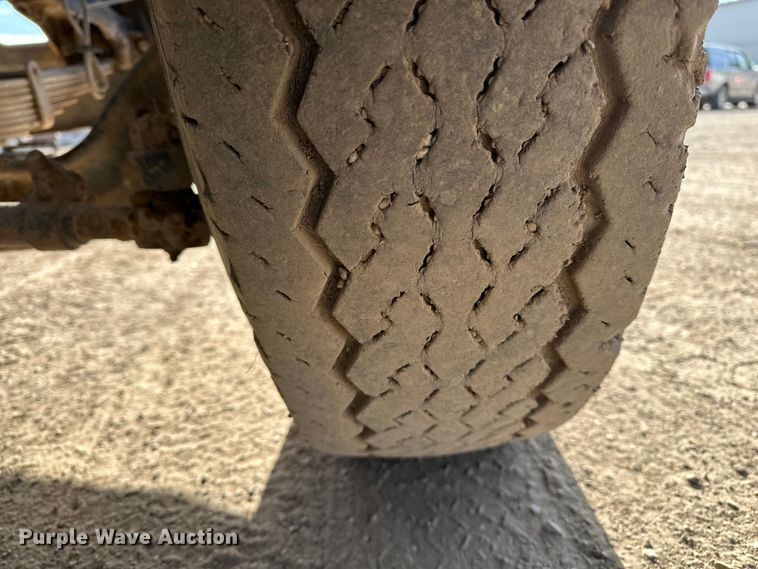 image for item ES1024 1985 Ford L7000 hook lift truck with tank