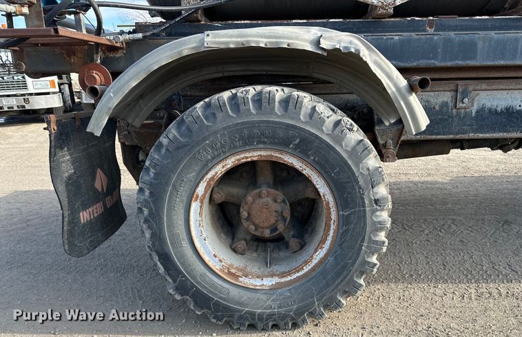 image for item ES1024 1985 Ford L7000 hook lift truck with tank