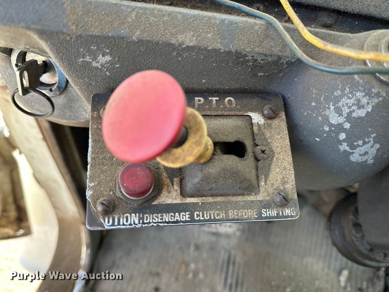 image for item ES1024 1985 Ford L7000 hook lift truck with tank