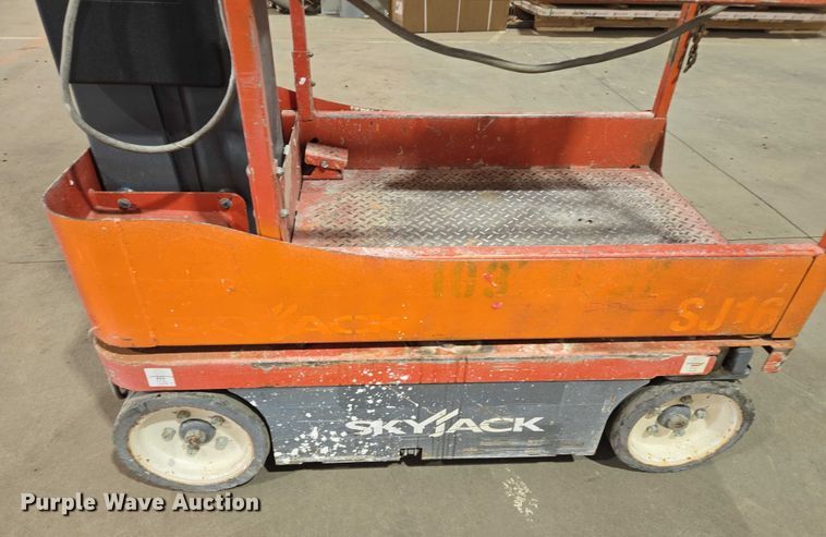 image for item ES2879 Skyjack SJ16 vertical lift