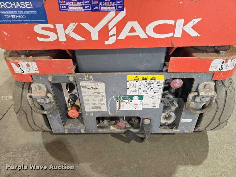 image for item ES2879 Skyjack SJ16 vertical lift