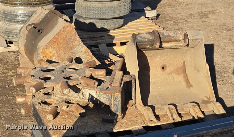 image for item ES2885 Bobcat mini excavator attachments