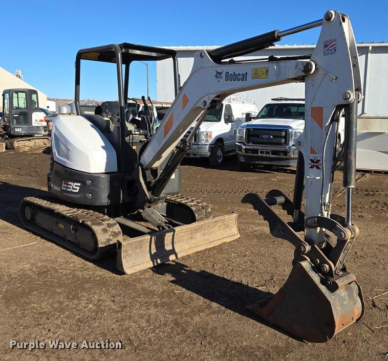 image for item ES2901 2017 Bobcat E35 mini excavator