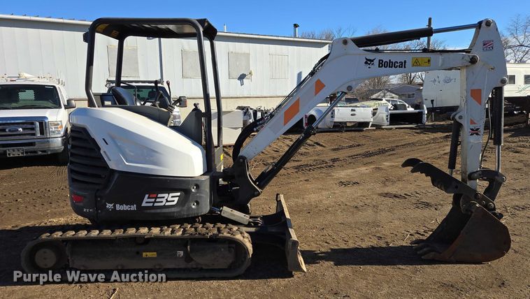image for item ES2901 2017 Bobcat E35 mini excavator