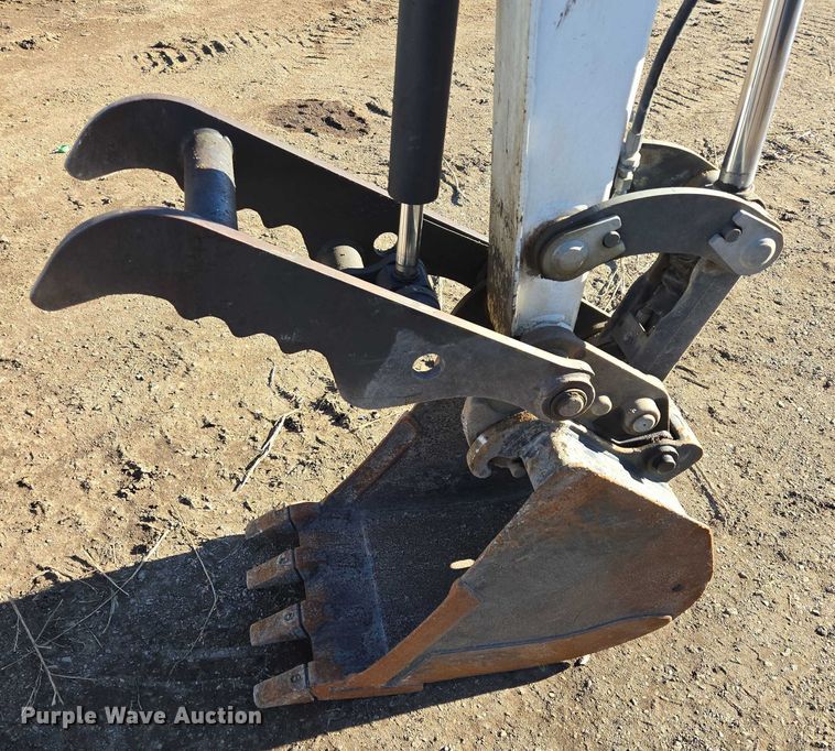 image for item ES2901 2017 Bobcat E35 mini excavator