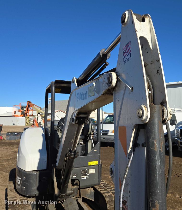 image for item ES2901 2017 Bobcat E35 mini excavator