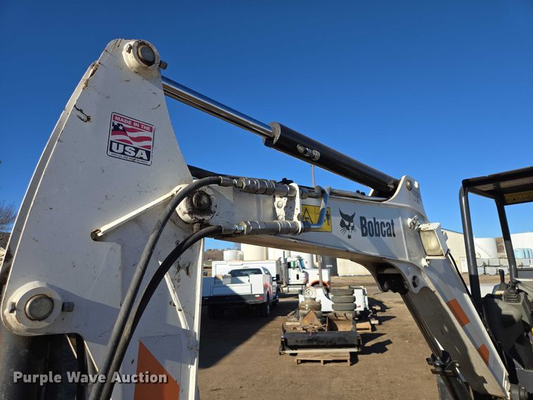 image for item ES2901 2017 Bobcat E35 mini excavator
