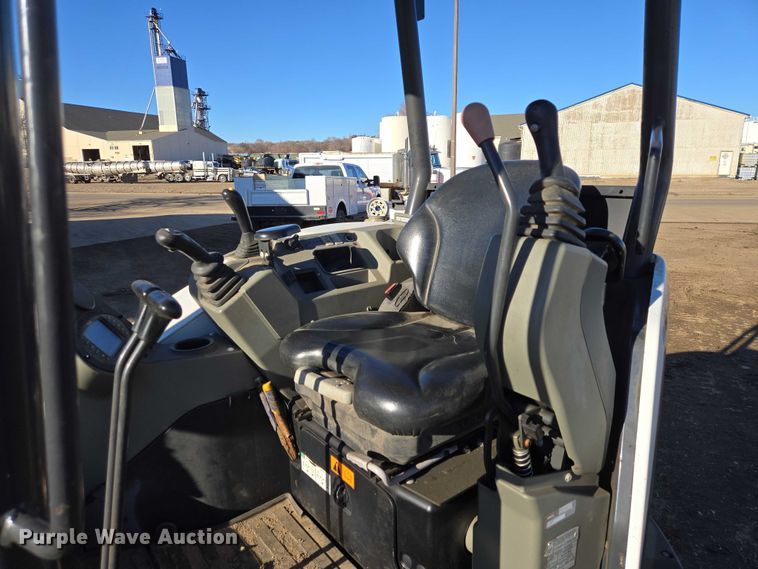 image for item ES2901 2017 Bobcat E35 mini excavator