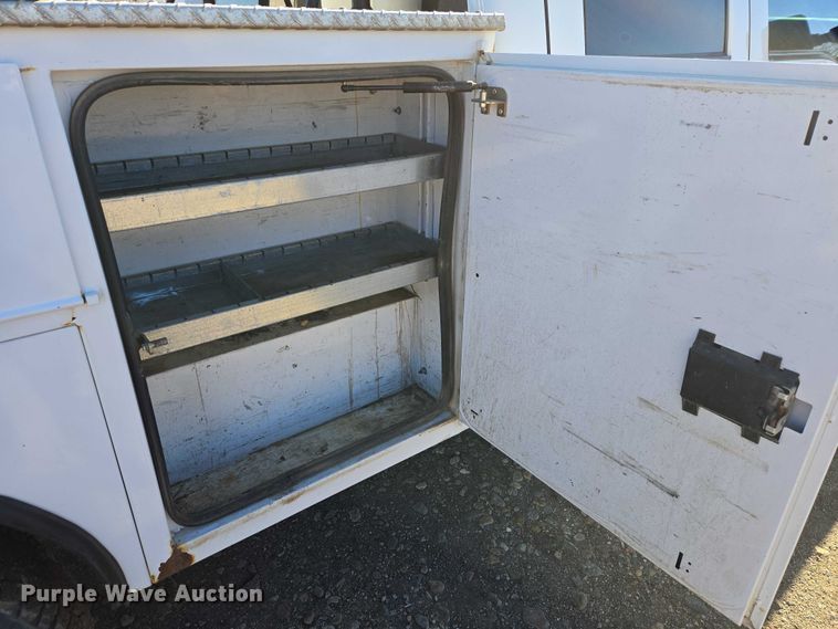 image for item ES2904 2015 Ford F350 Super Duty XL Crew Cab utility bed pickup truck