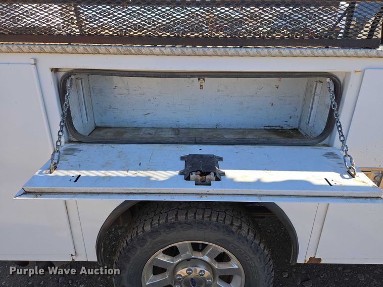 image for item ES2904 2015 Ford F350 Super Duty XL Crew Cab utility bed pickup truck