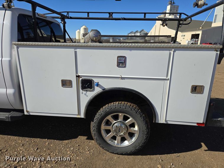 image for item ES2904 2015 Ford F350 Super Duty XL Crew Cab utility bed pickup truck