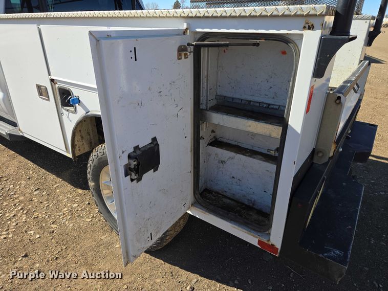 image for item ES2904 2015 Ford F350 Super Duty XL Crew Cab utility bed pickup truck