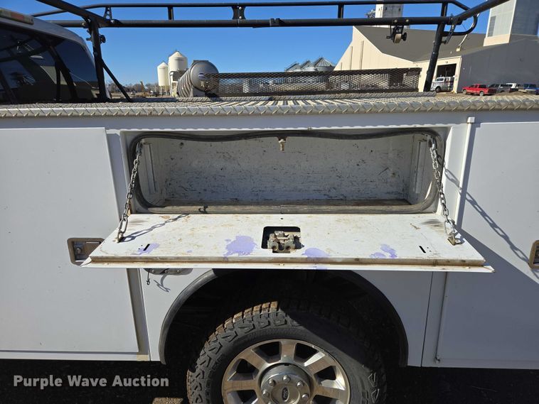 image for item ES2904 2015 Ford F350 Super Duty XL Crew Cab utility bed pickup truck