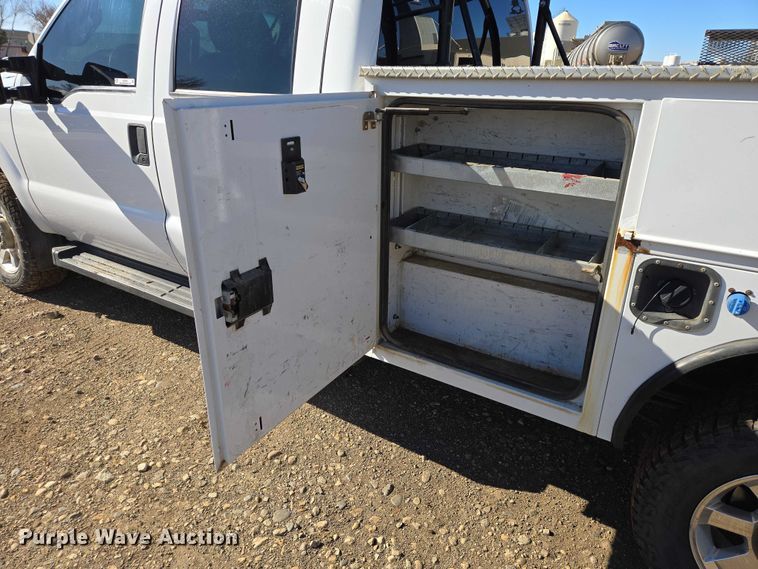 image for item ES2904 2015 Ford F350 Super Duty XL Crew Cab utility bed pickup truck