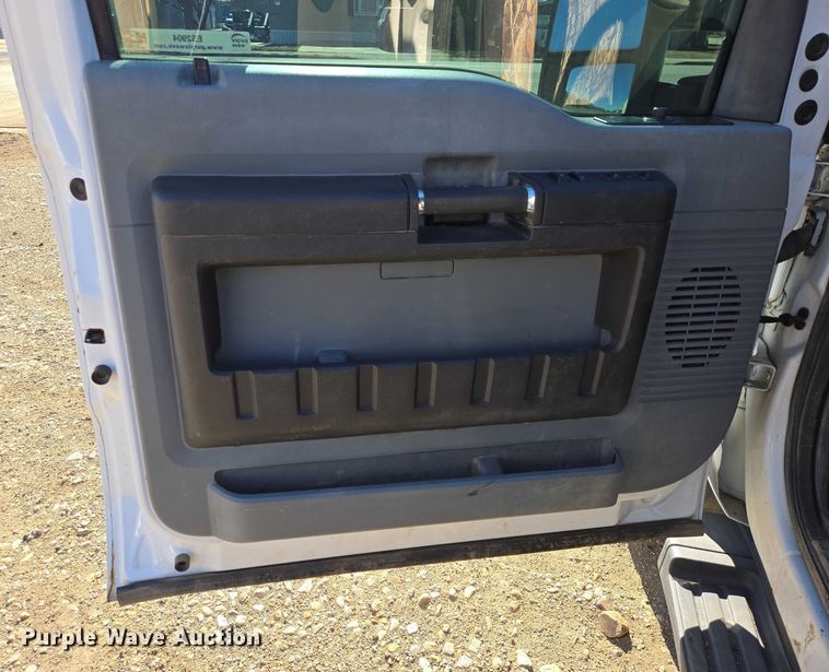 image for item ES2904 2015 Ford F350 Super Duty XL Crew Cab utility bed pickup truck