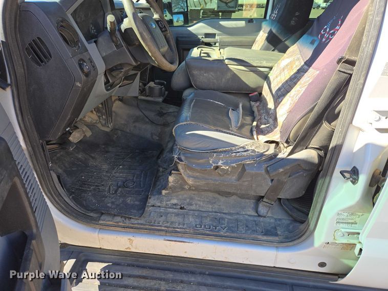 image for item ES2904 2015 Ford F350 Super Duty XL Crew Cab utility bed pickup truck