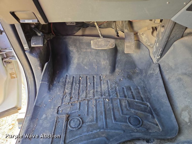 image for item ES2904 2015 Ford F350 Super Duty XL Crew Cab utility bed pickup truck