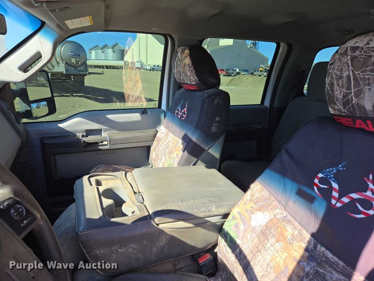 image for item ES2904 2015 Ford F350 Super Duty XL Crew Cab utility bed pickup truck