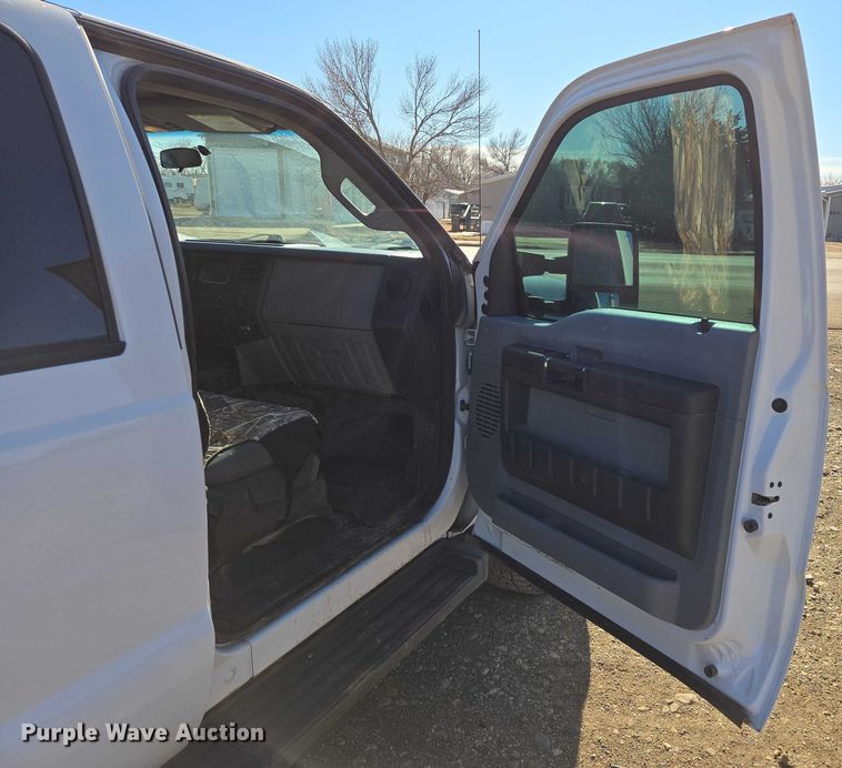 image for item ES2904 2015 Ford F350 Super Duty XL Crew Cab utility bed pickup truck