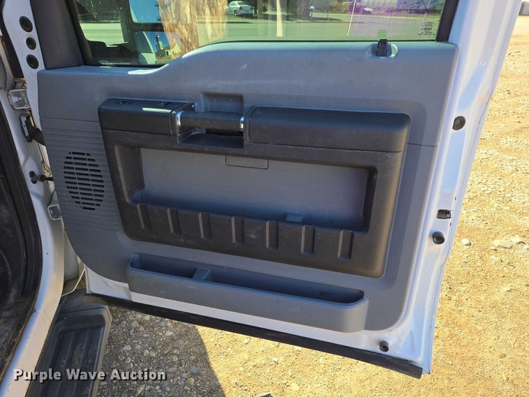 image for item ES2904 2015 Ford F350 Super Duty XL Crew Cab utility bed pickup truck