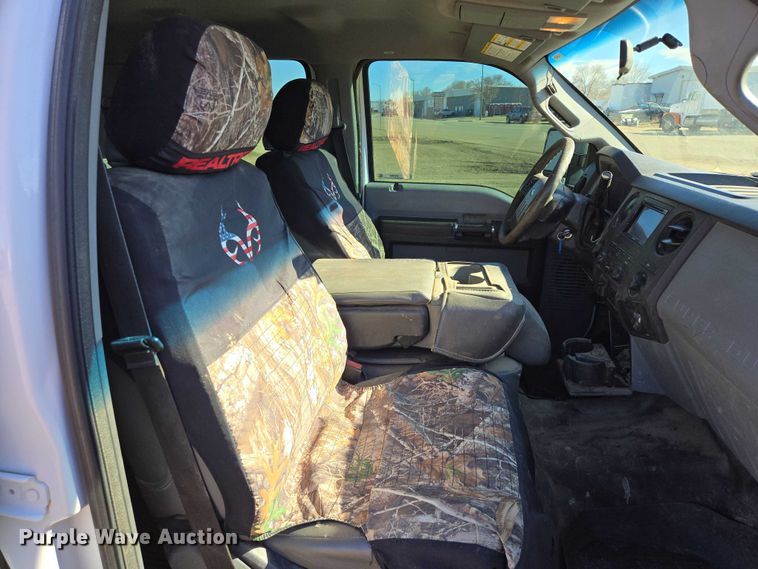 image for item ES2904 2015 Ford F350 Super Duty XL Crew Cab utility bed pickup truck