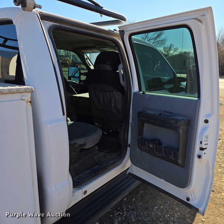 image for item ES2904 2015 Ford F350 Super Duty XL Crew Cab utility bed pickup truck