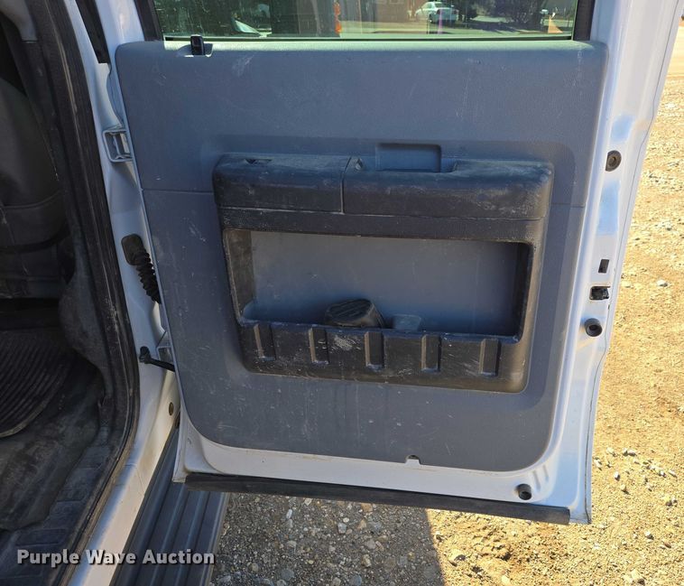 image for item ES2904 2015 Ford F350 Super Duty XL Crew Cab utility bed pickup truck