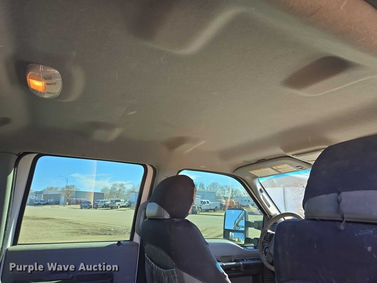 image for item ES2904 2015 Ford F350 Super Duty XL Crew Cab utility bed pickup truck