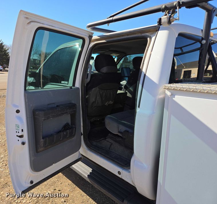 image for item ES2904 2015 Ford F350 Super Duty XL Crew Cab utility bed pickup truck