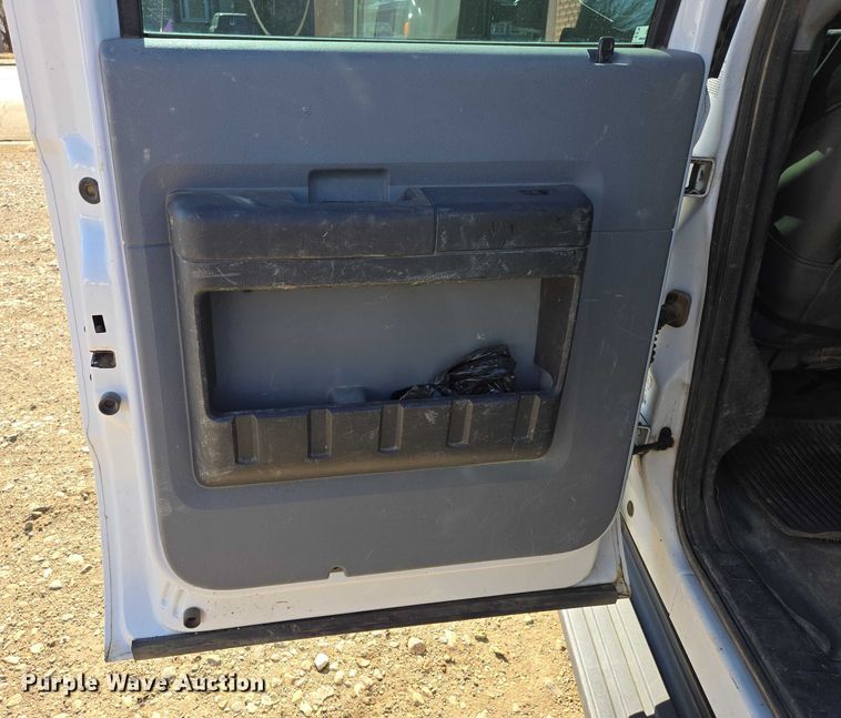 image for item ES2904 2015 Ford F350 Super Duty XL Crew Cab utility bed pickup truck