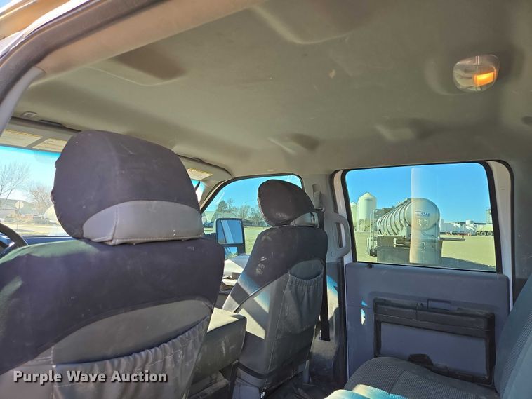 image for item ES2904 2015 Ford F350 Super Duty XL Crew Cab utility bed pickup truck