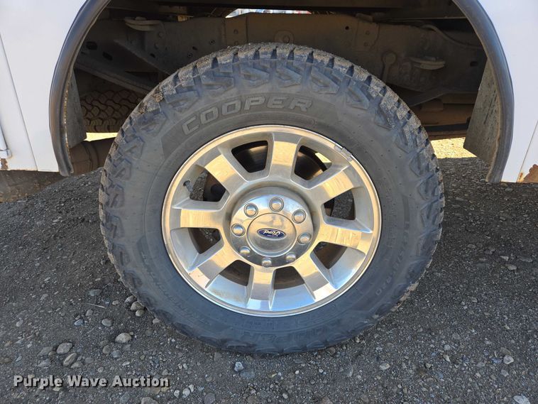 image for item ES2904 2015 Ford F350 Super Duty XL Crew Cab utility bed pickup truck