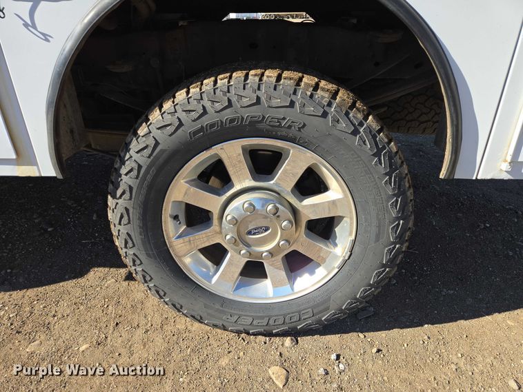 image for item ES2904 2015 Ford F350 Super Duty XL Crew Cab utility bed pickup truck