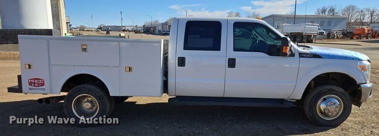 image for item ES2905 2015 Ford F350 Super Duty XL Crew Cab utility bed pickup truck