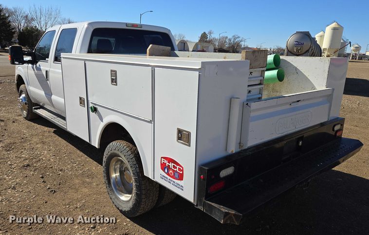 image for item ES2905 2015 Ford F350 Super Duty XL Crew Cab utility bed pickup truck