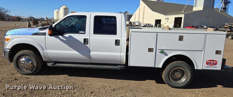 image for item ES2905 2015 Ford F350 Super Duty XL Crew Cab utility bed pickup truck