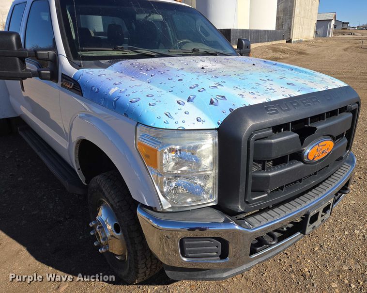 image for item ES2905 2015 Ford F350 Super Duty XL Crew Cab utility bed pickup truck