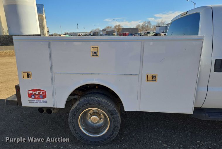 image for item ES2905 2015 Ford F350 Super Duty XL Crew Cab utility bed pickup truck