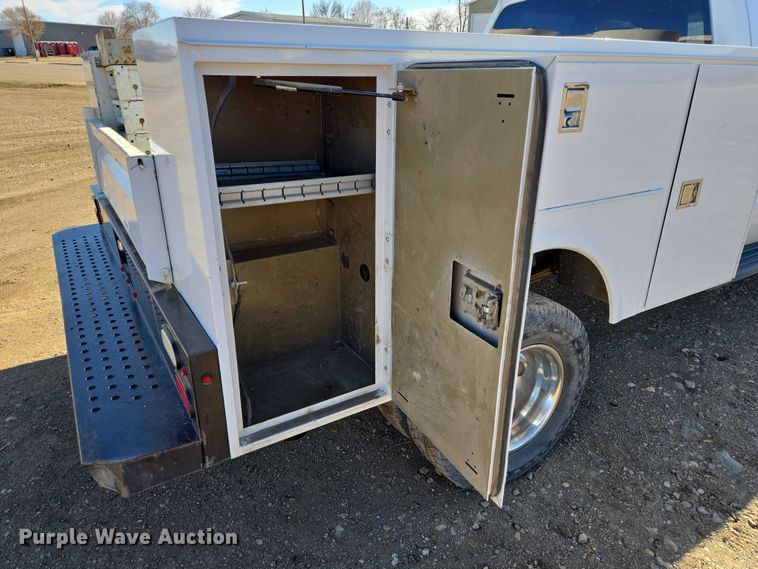 image for item ES2905 2015 Ford F350 Super Duty XL Crew Cab utility bed pickup truck