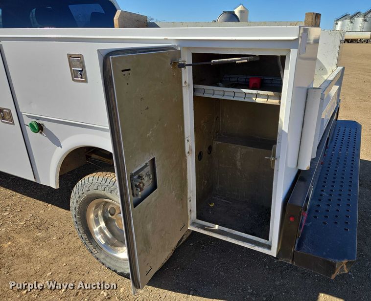 image for item ES2905 2015 Ford F350 Super Duty XL Crew Cab utility bed pickup truck