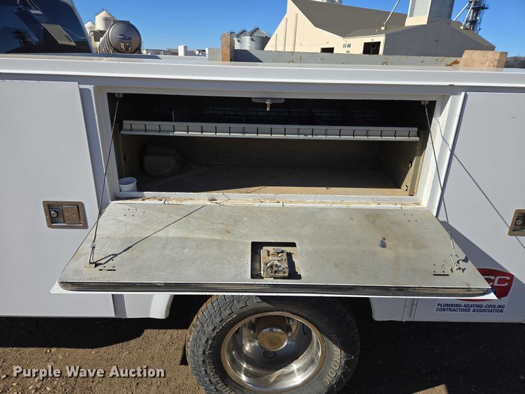 image for item ES2905 2015 Ford F350 Super Duty XL Crew Cab utility bed pickup truck